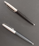 2 canetas - modelo esferograficas !! uma Brasil !! uma USA !! cores iguais !! preta e cromada e outra cinza e cromada  !! uma marca parker !!