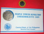 Moeda, Filipinas !! Comemorativa da Revolução !!! A força do povo de Filipinas !! ano de 1996 !! no folder do banco central do Pais !! material Niquel puro !!! diametro de 36mm !!