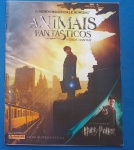  Colecionismo- Album de figurinhas ` Animais Fantasticos com o Melhor de harry Potter  !! 50% Completo !!  !! valor de mercado completo = 280,00 reais !! 
