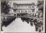 Militarismo- Foto Preto e branco , Ocupação Alemã em KIEV em 1918 !! troca da guarda !! no municipio de Krechtcnatik !! foto de fotografo Novosti !! tamanho de 24x17cm !!