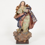 ARTE SACRA, uma (1) imaginária de Nossa Senhora da Conceição, confeccionada em papel dobrado e pintado amão em policromia, assinada pelo artista plástico Mario Luiz Silva, Rua Pedro Gomes 26, Centro, Conservatória, RJ,obra e técnica registrada com o número 49247, protocolo 466/2005, medindo 31 cm altura, vide foto.