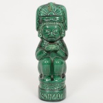 BEBIDA, uma (1) garrafa vazia de KAHLÚA (licor de café mexicano), modelada na forma de arte figurativa pré-colombiana, confeccionada em porcelana ou faiança na tonalidade verde, medindo 29 cm altura, vide foto.