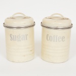 DIVERSOS, dois (2) recipientes para acondicionar café e açúcar, confeccionados em folha de flandres, marcaTYPHOON, ligeiros sinais de oxidação na base, medindo 16 cm altura e 10 cm diâmetro, sinais de uso, vide foto.