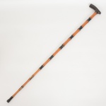 DIVERSOS, uma (1) bengala confeccionada em chifre e madeira, medindo 91,5 cm altura, ponteira emborrachada,sinais de uso, vide foto.