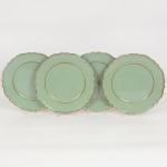 DIVERSOS, quatro (4) sousplat na tonalidade verde, confeccionados em polímero, medindo 32,5 cm diâmetro, semmarca de manufatura aparente, sinais de uso, vide foto.