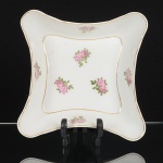 PORCELANA, uma (1) saladeira quase quadrangular, ornamentação floral policromada, arremates com frisos aouro, manufatura REAL (Mauá, SP, 1943 a 1994), medindo 20,5 x 20,5 cm, sinais de uso, vide foto.