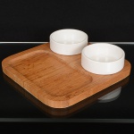 DIVERSOS, uma (1) tábua para petiscos com dois recipientes em porcelana, acoplados, marca WELF  BAMBU,medindo 21 x 21 cm, vide foto.