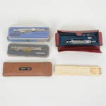 DIVERSOS, quatro (4) itens: 1 régua, Made in USA, marca NCG, confeccionada em polímero, tonalidade marfim,acompanha estojo em couro ou símile; 3 compassos, todos acondicionados em estojo, um da marca EDE e dois damarca LOTTER, todos com sinais de uso, vide foto.