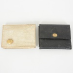 DIVERSOS, duas (2) carteiras distintas, confeccionadas em couro: 1 da marca VICTOR HUGO, medindo 13 x 9,5cm; 1 da marca LEATHER, medindo 12 x 10 cm, ambas com sinais de uso, vide foto.