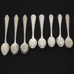 METAL PRATEADO, oito (8) colheres para café de quatro modelos distintos e marcas variadas: 2 CHRISTOFLE;1 ELO; 3 WOLFF e 2 VIX, medindo em média 10 cm, todas com sinais de uso, vide foto.