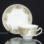 PORCELANA, uma (1) xícara de chá, ornamentação floral policromada, arremates com frisos a ouro, manufaturaSTEATITA (Campo Largo, PR, funcionou de 1954 a 1994), ideal para coleção de cristaleira, vide foto.