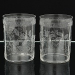 142) DEMI CRISTAL, dois (2) copos cilíndricos, incolores e translúcidas, bojo com lapidação vegetalista, manufaturaFRATELLI VITA (fábrica de cristais fundada em 1902, pelos irmãos Giuseppe Vita e Francesco Vita, na cidade deSalvador na Bahia, no início como fábrica de licores, vinhos e refrigerantes, mais tarde com as dificuldades em importaras garrafas devido a Primeira Grande Guerra Mundial, passou a fabricar os próprios engradados, a partir de 1920aventurou-se na produção de cristais recebendo diversas premiações em exposições internacionais, na década de 50 noapogeu da fabrica, financiou o trio elétrico de Dodô e Osmar em 1951 e a candidatura de Martha Rocha para Miss Brasilem 1954, que virou garota propaganda da fabrica, com a transferência da capital do Brasil do Rio de janeiro paraBrasília, a Primeira Dama Sara Kubitschek, encomendou um jogo de taças com o Brasão da república impresso a ouro,a fabrica fechou em 1962), medindo 7 cm diâmetro e 9,5 cm altura, sinais de uso, vide foto.