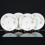 PORCELANA FRANCESA, quatro (4) pratos rasos com ornamentação floral policromada, arremates a ouro, ,marcado LIMOGES PARIS V.S. FRANCE, medindo 24,5 cm diâmetro, vide foto.