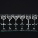 CRISTAL INGLÊS, seis (6) taças de pé alto, incolores e translúcidas, bojo lapidado em sulcos e dedão, fustehexagonal, base em bolacha, manufatura da Cristaleria STUART, modelo similar ao BACCARAT, medindo 12,5 cmaltura, sinais de uso, vide foto.