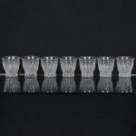 VIDRO, sete (7) copos, incolores e translúcidos, modelados em gomos, marca CRYSTOLAC REGO BRITISHTOUGHENED, medindo 8,5 cm diâmetro e 9 cm altura, sinais de uso, vide foto.