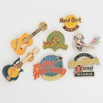 COLECIONISMO, sete (7) broches com motivos variados, a maioria propaganda do HARD ROCK,confeccionados em metal e outros materiais, vide foto.