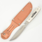 CUTELARIA, uma (1) faca confeccionada em aço, empunhadura em polímero com propaganda das TINTASLUXFORDE, manufatura TRAMONTINA, bainha em couro, acondicionada na caixa original em papel cartonado,medindo 20 cm comprimento, vide foto.