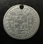 Moeda do Brasil, Colônia, Valor 80 Reis, Ano 1768, Prata, Peso 2,22 g, Diâmetro 20 mm, com Furo - Bem Conservada.