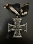 Medalha, Cruz De Ferro da "Primeira Guerra Mundial", Ano 1914 - 2ª Classe, com Fita e Olhal, Muito Bem Conservada.