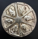 Medalha Comemorativa, MADRID - Felipe II / Felipe IV / Carlos III / Bravo Murillo / Alfonso VI / Alfonso XI, não Datada, Bronze Prateado, Peso 302 g, Diâmetro 80 mm, Muito Bem Conservada.