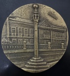 Medalha Comemorativa, Pelourinho - Câmara e Seu Brasão - Vila de Fornos de Alagoas, não Datada, Bronze, Peso 286 g, Diâmetro 90 mm, Muito Bem Conservada.