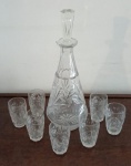 Licoreira e sete cálices em cristal lapidado a  mão  transparente 30x10.
