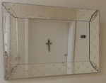 Espelho veneziano simplificado  xadrez decorado com estrelas folhas de acanto nos cantos faltando um botão podendo ser usado na vertical e horizontal 55x80 na horizontal.