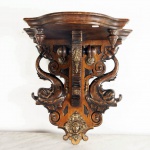 Peanha / Mísula Entalhada  Europa, c. 18801920, Madeira Nobre com Apliques em Metal