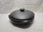 Linda panela, caçarola em barro com patina preta. Medindo 31cm x 10cm de altura.