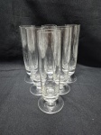 Jogo de 6 taças longas em cristal incolor com pé disco. Medindo 4,5cm x 17,5cm de altura.