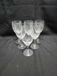 Jogo de 6 taças de vinho em cristal Hering. Medindo 6,5cm x 16cm de altura.