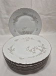 Jogo de 6 pratos rasos de mesa em porcelana Beatriz floral com friso prata. Medindo 24cm de diâmetro.