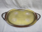 Bandeja oval com alças em prata 90. Medindo 55cm x 38cm x 64cm alça alça. Banho com desgaste.