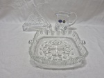 Lote de petisqueira quadrada, porta guardanapo e cremeira em demicristal. Medindo 16cm x 16cm x 5cm de altura.