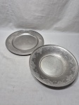Lote de travessa redonda funda e travessa redonda rasa em aço inox Tramontinox. Medindo a funda 29cm x 5cm de altura.