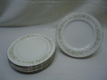 Jogo de 6 pratos de sobremesa em porcelana Sango China Drohaoser, borda floral com friso prata. Medindo 19,5cm de diâmetro. Desgaste no friso.