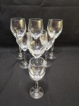 Lote de 7 taças em cristal Strauss com pé facetado. Composto de 3 de água, 1 de vinho tinto, 2 de vinho branco e 1 de licor.