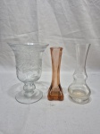 Lote de 3 vasos, floreiras em vidro. Medindo o maior 11cm x 16cm de altura.