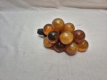 Lindo enfeite na forma de cacho de uvas em resina. Medindo 21cm de comprimento.