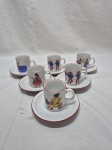 Jogo de 6 xícaras de café em porcelana branca pintada à mão. Medindo 5cm x 5,5cm de altura.