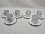 Lote de 6 xícaras de café em porcelana Renner, sendo 2 modelos. Medindo 5cm x 5,5cm de altura.
