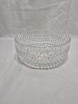 Lindo centro de mesa, bowl em demicristal ricamente moldado, padrão pontas de diamante. Medindo 20cm x 8cm de altura.