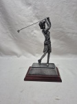 Escultura de mulher jogadora de Golfe em plástico duro