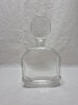 Linda garrafa, licoreira em cristal assinado DESNA. Medindo 23,5cm de altura.