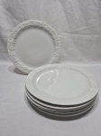 Jogo de 6 pratos rasos de mesa em porcelana Saler com parreiras em relevo. Medindo 25,5cm de diâmetro. Leve bicado.