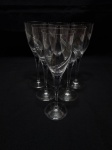 Jogo de 5 taças de vinho em cristal  lapidado. Medindo 5cm x 17cm de altura.