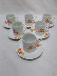Jogo de 6 xícaras de café em porcelana Real. Medindo 5cm x 5,6cm de altura.
