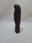 Escultura em madeira esculpida com dois rostos provavelmente africana. Medindo: 28 cm de altura