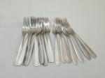 Jogo de 19 garfos de bolo, sobremesa em aço inox Radio. Medindo 16cm de comprimento.