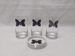 Jogo de 3 copos pequenos em vidro e cinzeiro em porcelana com estampa de borboleta. Medindo o copo 5cm x 8cm de altura.